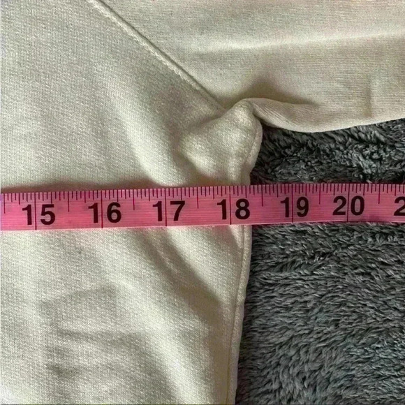 Champion Powerblend Classic Crew Sweatshirt in Cream Size X-Small NWT - Picture 5 of 8